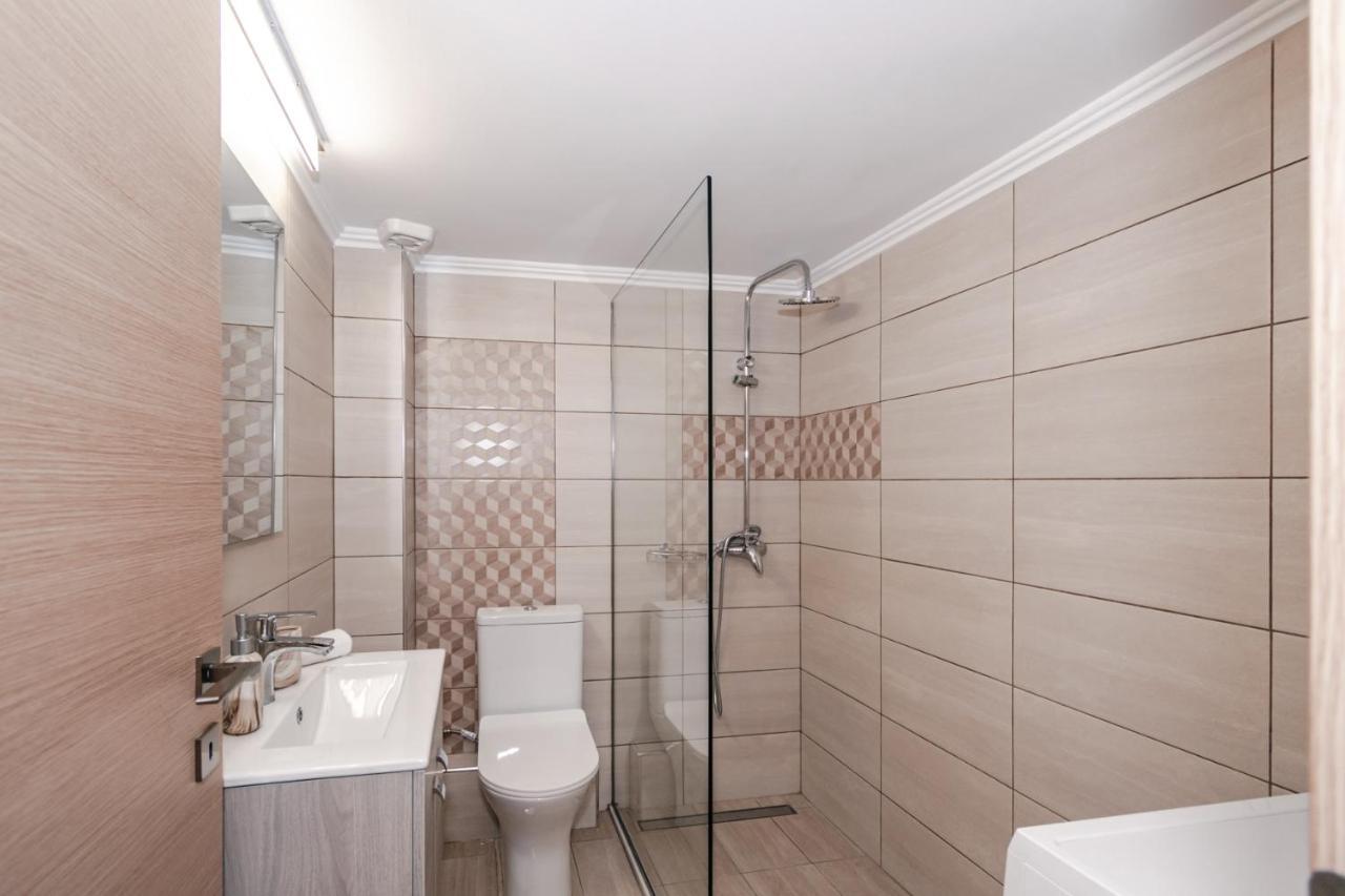 Chistina's Brand New * Kyparissia